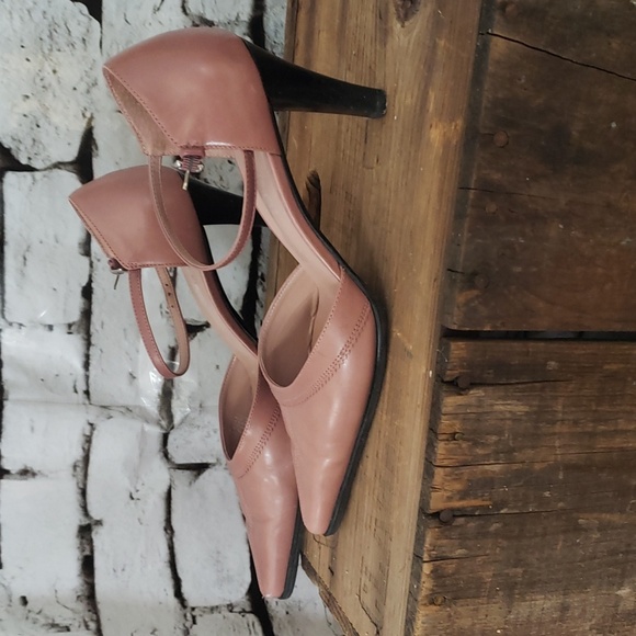 Pink pumps - Picture 2 of 4